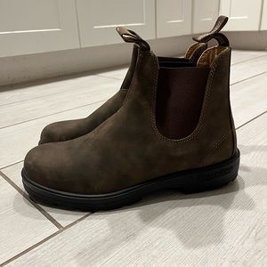 Never worn, brand new blundstones! Size 8 Aus/UK, 9 men’s, 11 women’s